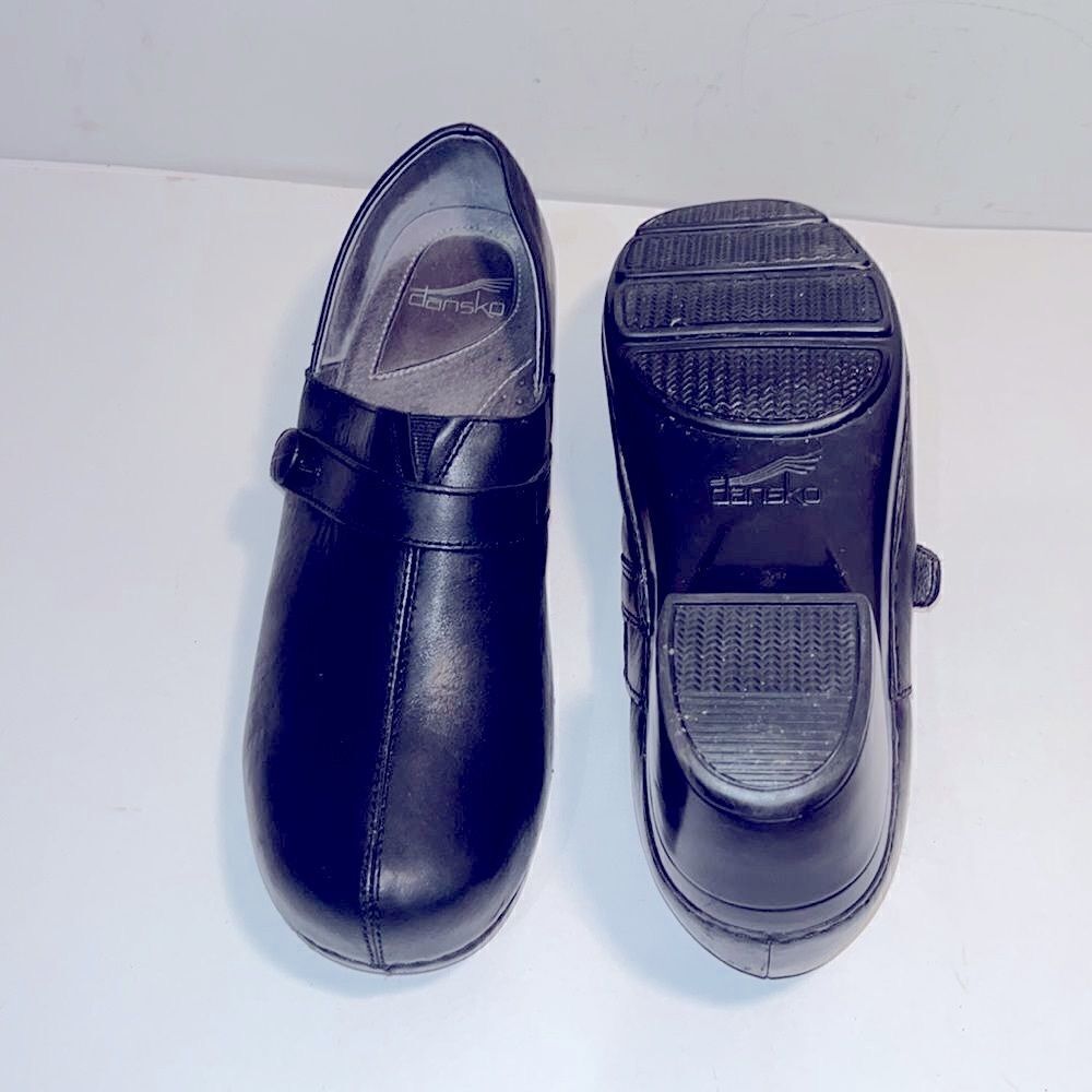 Dansko black leather clogs w/ button - Picture 3 of 4